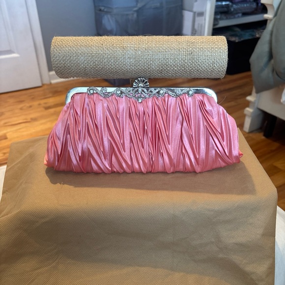 Source Unknown Pink Ruched Clutch - Picture 10 of 10